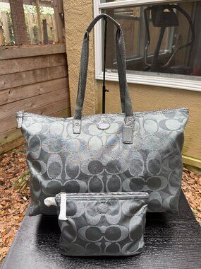 Coach Getaway Signature Monogram Nylon Packable WeekenderTote and Pouch Gray New